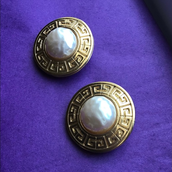 Rare Vintage Givenchy Clip-on Earrings with faux Freshwater Pearl Cabochon - Picture 2 of 7